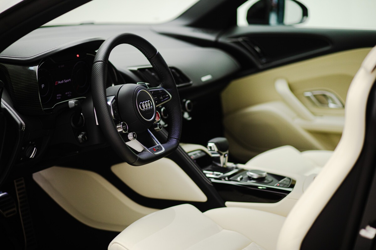 AUDI R8 INTERIER